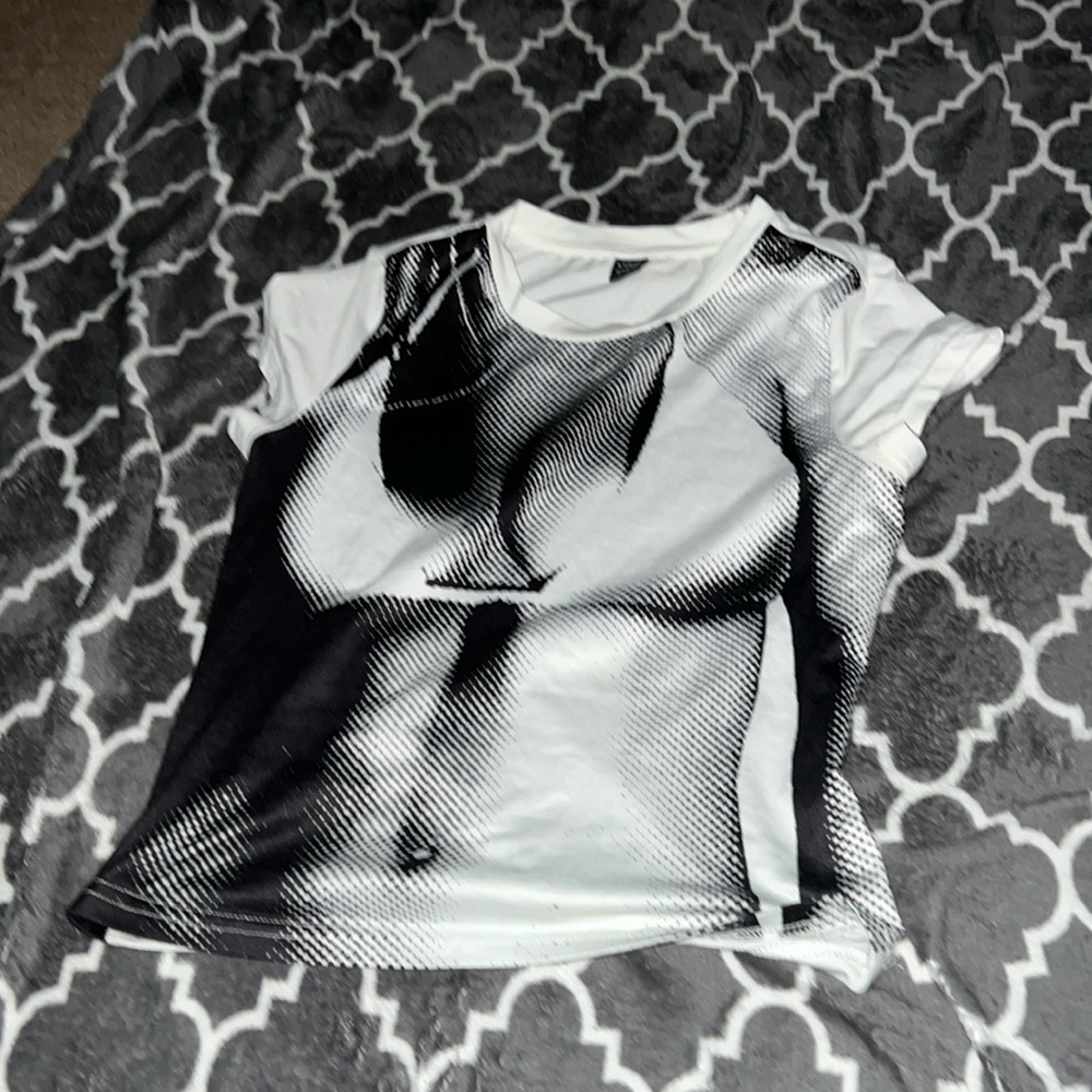 shein graphic crop top M (juniors) black white